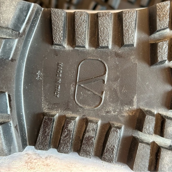 VALENTINO Chelsea Boots Men’s 44 BeatleV logo Leather Black - Picture 8 of 8